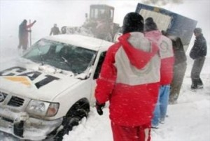 رهاسازی ۲۰ خودرو گرفتار در برف و کولاک دماوند رهاسازی ۲۰ خودرو گرفتار در برف و کولاک دماوند