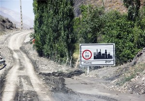 پاکسازی جاده و استحکامبندی مسیر ریزش روستای مومج/ جایگزینی خانههای در معرض خطر با همکاری بنیاد مسکن پاکسازی جاده و استحکامبندی مسیر ریزش روستای مومج/ جایگزینی خانههای در معرض خطر با همکاری بنیاد مسکن