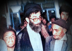 دانش‌آموز بسیجی شهید از شهر دماوند در کنار رهبر/ با گروه‌های ضد خدا وحدت نکنید، چون کفار هستند