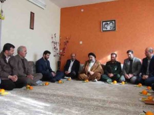 دیدار مسئولان با خانواده شهید اسماعیل علیعسکری در آبسرد دیدار مسئولان با خانواده شهید اسماعیل علیعسکری در آبسرد