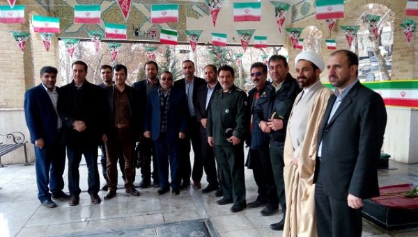 گلزار شهدای بخش رودهن غبارروبی و عطرافشانی شد