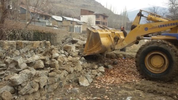 1000 مترمربع از اراضی بستر و حریم رودخانه آه آبعلی در شهرستان دماوند آزادسازی شد ۱۰۰۰ مترمربع از اراضی بستر و حریم رودخانه آه آبعلی در شهرستان دماوند آزادسازی شد