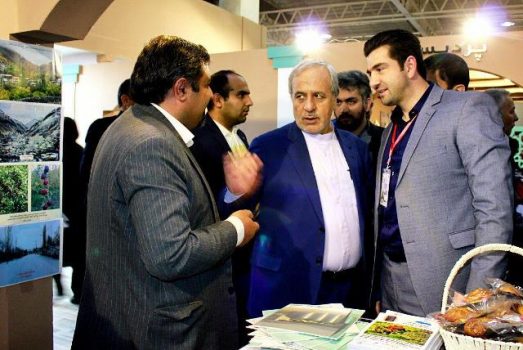 معرفی جاذبههای گردشگری، سوغات و محصولات شهرستان دماوند در سومین نمایشگاه ملی توانمندیهای روستائیان و عشایر کشور/ دستاوردهای بانوان کارآفرین شهرستان دماوند به نمایش گذاشته شد