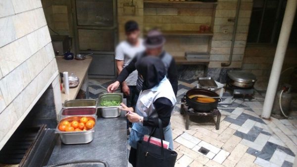 معدومسازی ۲٫۹ تن مواد غذایی فاسد و فاقد مشخصات بهداشتی در شهرستان دماوند/ انجام ۱۲۶۱ مورد بازرسی از اماکن عمومی و بینراهی دماوند
