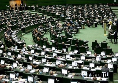 روحانی در صحن مجلس