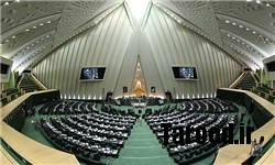 خبرگزاری فارس: طنین «اللهاکبر» نمایندگان مجلس همزمان با لحظه ورود حضرت امام به ایران