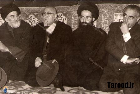 1340؛ علی امینی درکنار بدیع الزمان فروزانفر درمجلس ترحیم آیت الله حاج میرزا محمود روحانی درقم