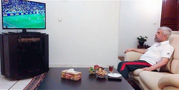روحانی در حال تماشای فوتبال ایران آرژانتین