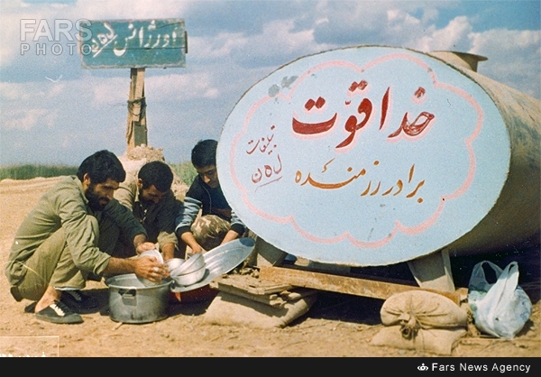 دکتر قاضی زاده هاشمی در جبهه