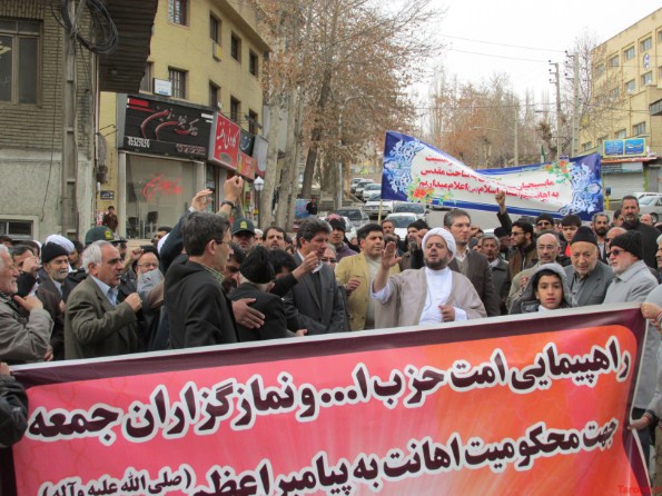 تجمع اعتراض آمیز نمازگزارن دماوندی توهین مجله فرانسوی به پیامبر