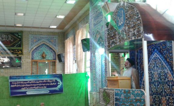 نماز جمعه از محبتهای الهی و بصیرت بخشی به امت اسلام است/ دشمنان از برپایی منظم نماز جمعه ترس و وحشت دارند <p style='color:black;font-size:12px'>امام جمعه آبسرد:</p> نماز جمعه از محبتهای الهی و بصیرت بخشی به امت اسلام است/ دشمنان از برپایی منظم نماز جمعه ترس و وحشت دارند