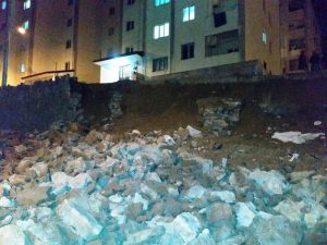 ریزش دیوار حائل مسکن مهر گیلاوند