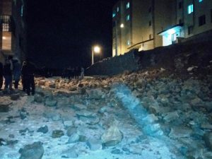 ریزش دیوار حائل مسکن مهر گیلاوند