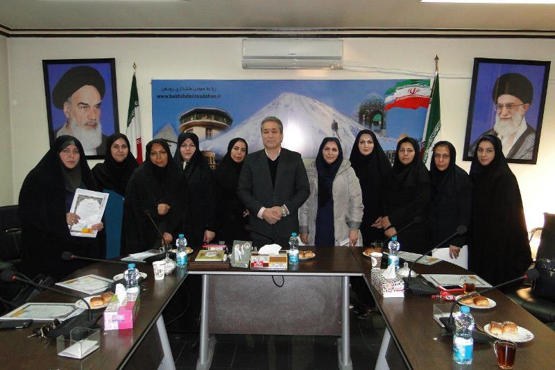 تجلیل بخشدار از از مدیران زن در بخش رودهن (5)