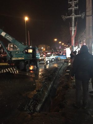 تخریب کانال‌های قدیمی آب در سه راهی گیلاوند جهت رفع آبگرفتگی بلوار آیت‌الله خامنه‌ای (1)