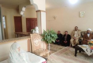دیدار مسئولان با خانواده شهیدان جعفری و کاکل قمی در دماوند (1)