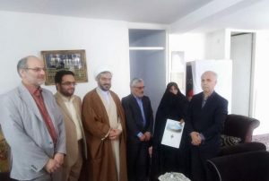 دیدار مسئولان با خانواده شهیدان جعفری و کاکل قمی در دماوند (1)