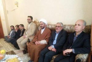 دیدار مسئولان با خانواده شهیدان جعفری و کاکل قمی در دماوند (1)