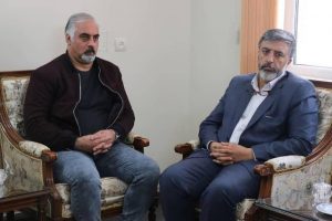 مسئولان اداره منابع طبیعی و آبخیزداری شهرستان دماوند با امام جمعه به‌مناسبت هفته منابع طبیعی (1)