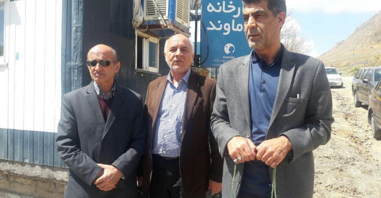 باکس آب معدنی توسط شرکت بازرگانی مشعل تجارت آسیا به جمعیت هلال احمر دماوند جهت کمک به سیل‌زدگان