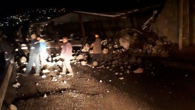 سقوط اسکلت فلزی ساختمان روی کابل برق فشار قوی در روستای آیینه‌ورزان دماوند (1)