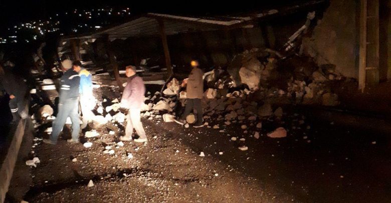 سقوط اسکلت فلزی ساختمان روی کابل برق فشار قوی در روستای آیینه‌ورزان دماوند (1)
