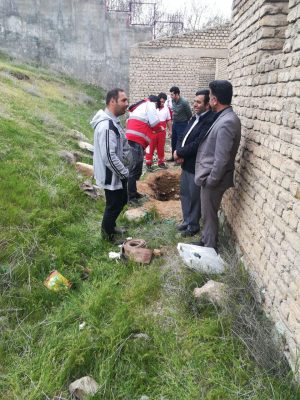 سقوط یک راس گاو به داخل چاه‌ ۵ متری در روستای کالدشت‌پایین دماوند (1)