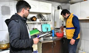 مرغ و گوشت از رستوران‌های بین‌راهی در دماوند (12)
