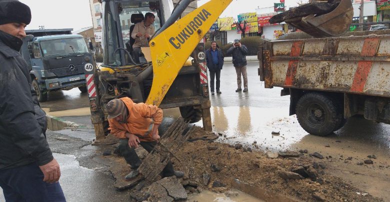 پل‌ عابر پیاده‌ در بلوار آیت‌الله خامنه‌ای گیلاوند (2)