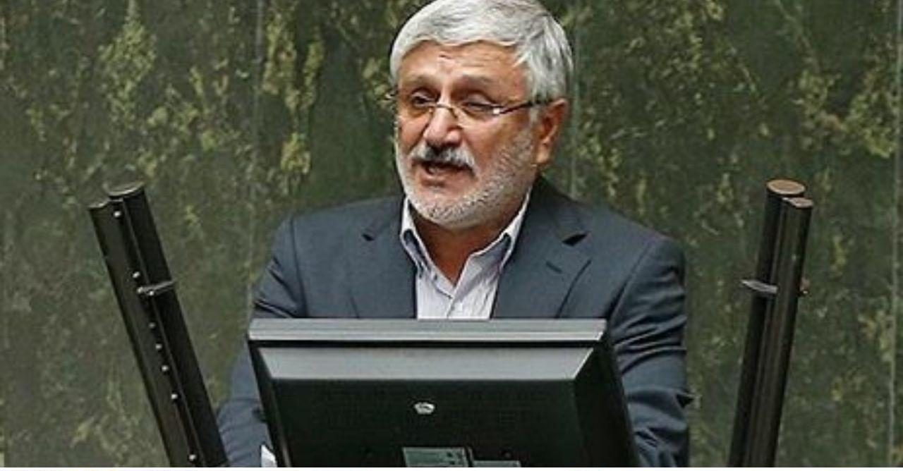 خسارت ۱۲ میلیارد تومانی به بیتالمال با دپوی سیب در یکی از سردخانههای دماوند