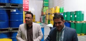 کشف ۳۰۰ تن رب گوجه فرنگی فاسد و مواد کنسانتره مشکوک به قاچاق از سردخانه‌‌ای در دماوند (1)