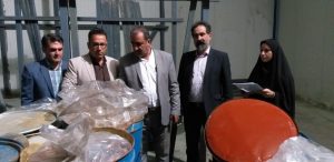 کشف ۳۰۰ تن رب گوجه فرنگی فاسد و مواد کنسانتره مشکوک به قاچاق از سردخانه‌‌ای در دماوند (1)